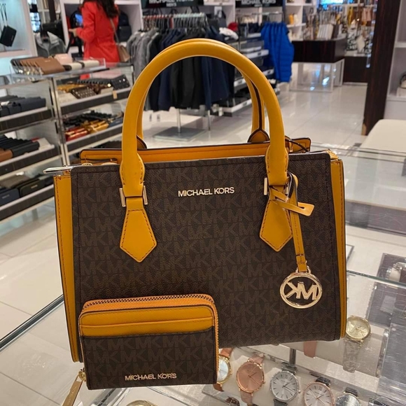 Michael Kors Bundle set with satchel bag & wallet - Picture 2 of 4